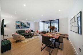 Spacious 3-bed split level flat on Portobello Road